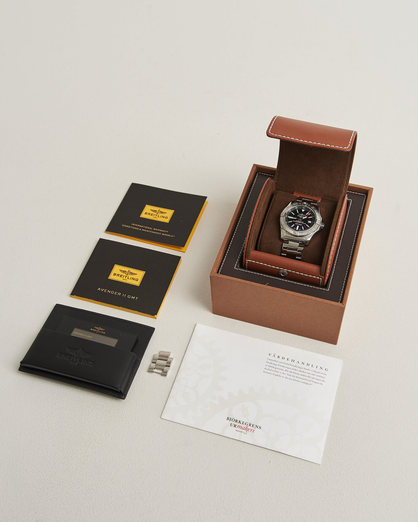 Uomini | Pre-Owned & Vintage Watches | Breitling Pre-Owned | Avenger II GMT 