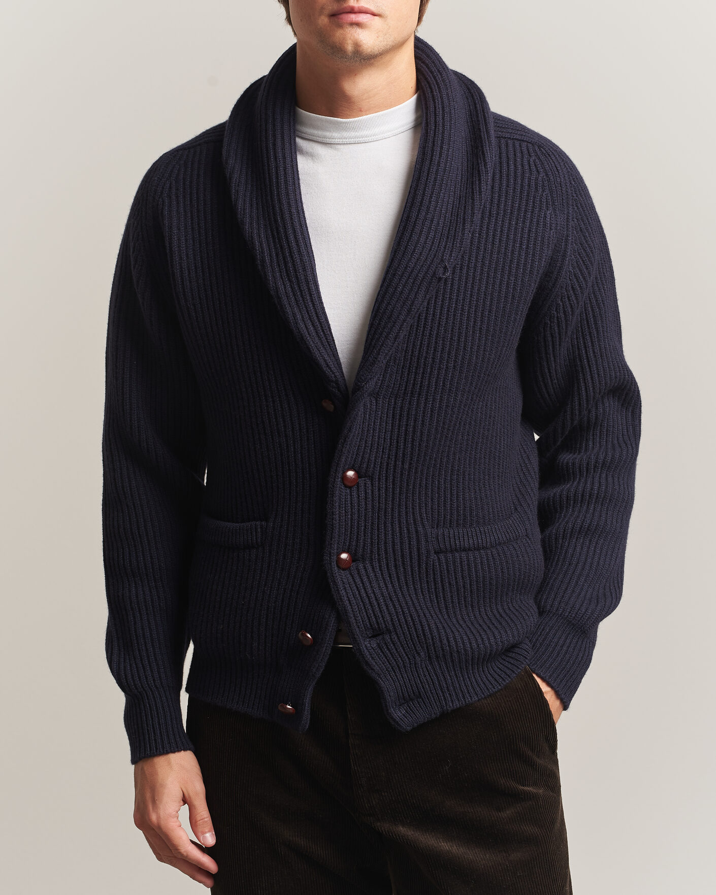 Uomini | Maglieria | William Lockie | Windsor Cashmere Shawl Cardigan Navy