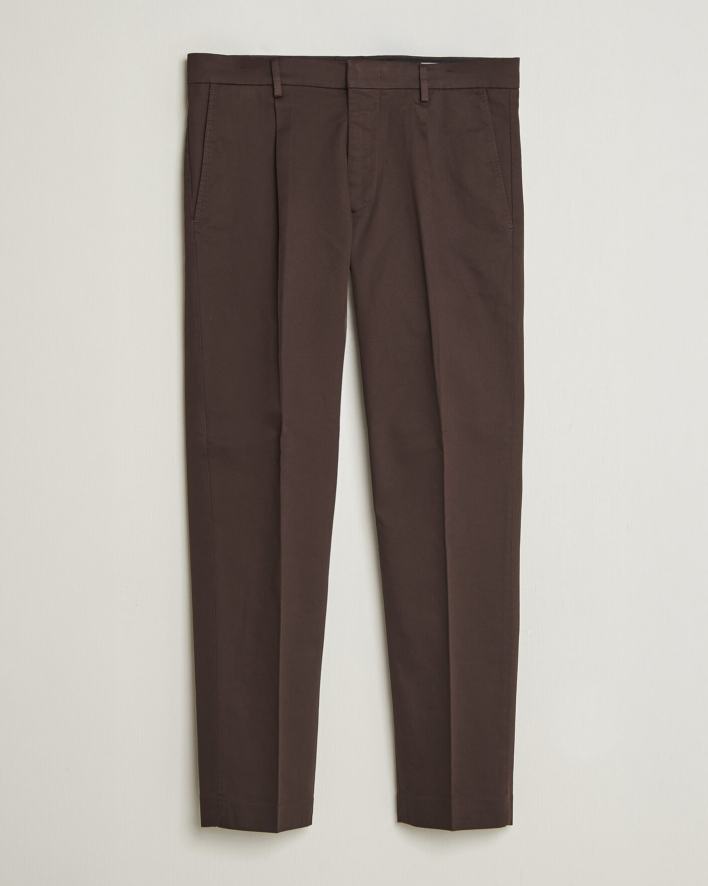 Uomini | Pantaloni | NN07 | Bill Pleated Cotton Chinos Deep Truffle