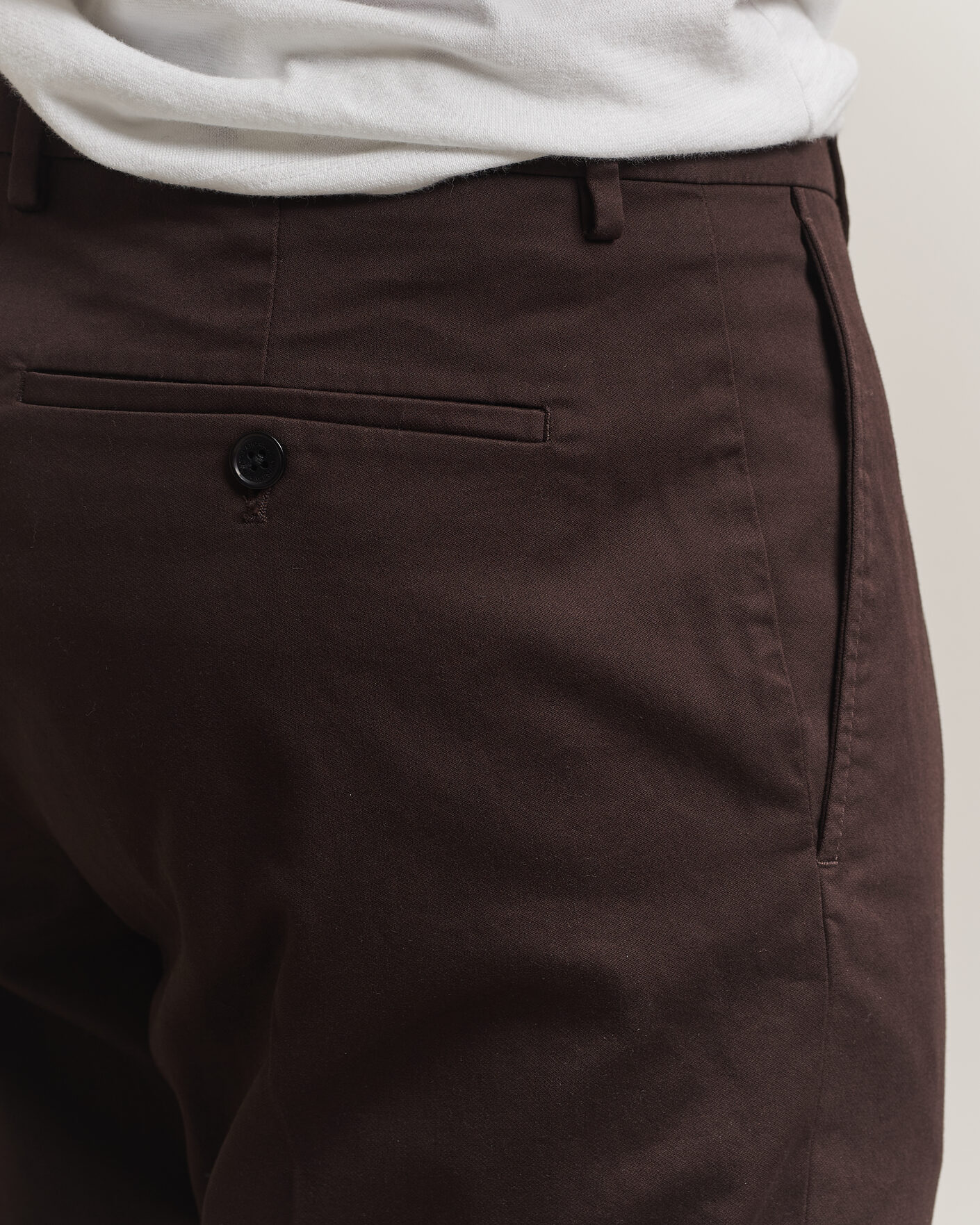 Uomini | Pantaloni | NN07 | Bill Pleated Cotton Chinos Deep Truffle