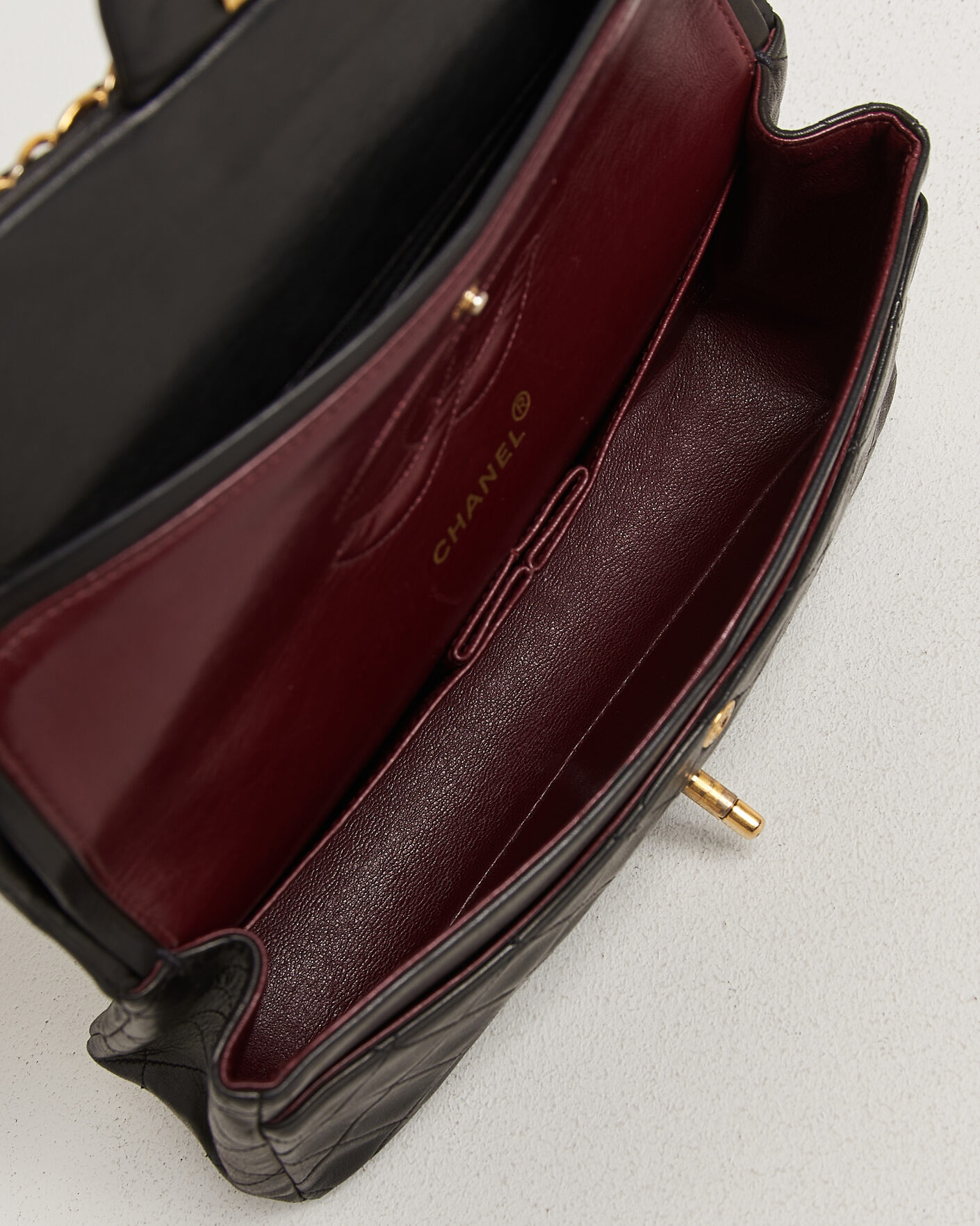 Uomini | Pre-Owned & Vintage Bags | Louis Vuitton Pre-Owned | Chanel Pre-Owned Classic Medium Double Flap Bag Lambskin Black
