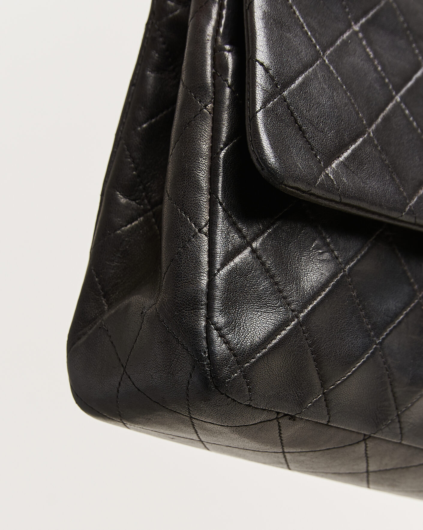 Uomini | Pre-Owned & Vintage Bags | Louis Vuitton Pre-Owned | Chanel Pre-Owned Classic Medium Double Flap Bag Lambskin Black