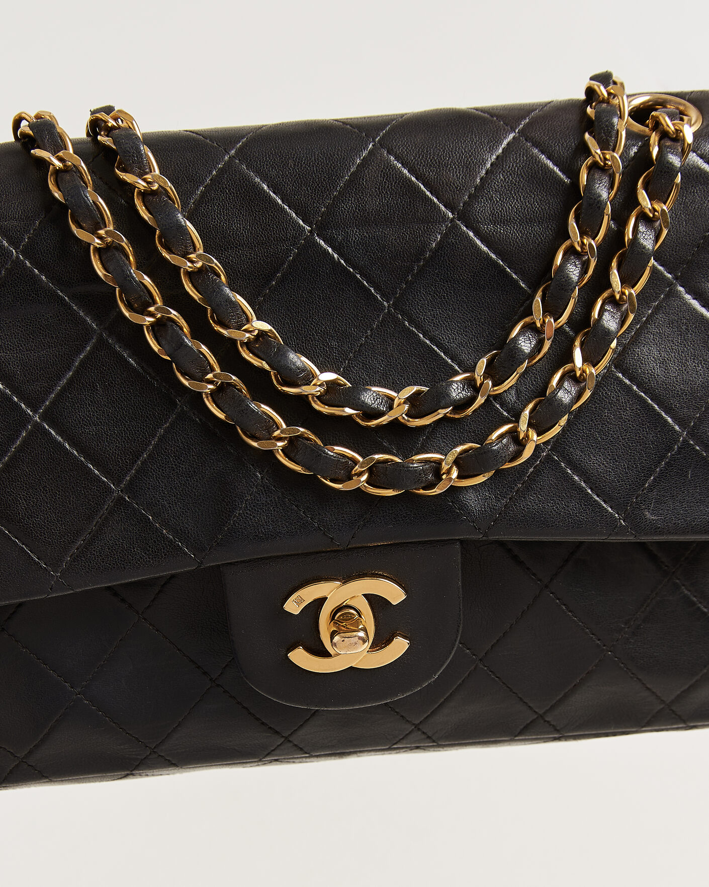 Uomini | Pre-Owned & Vintage Bags | Louis Vuitton Pre-Owned | Chanel Pre-Owned Classic Medium Double Flap Bag Lambskin Black