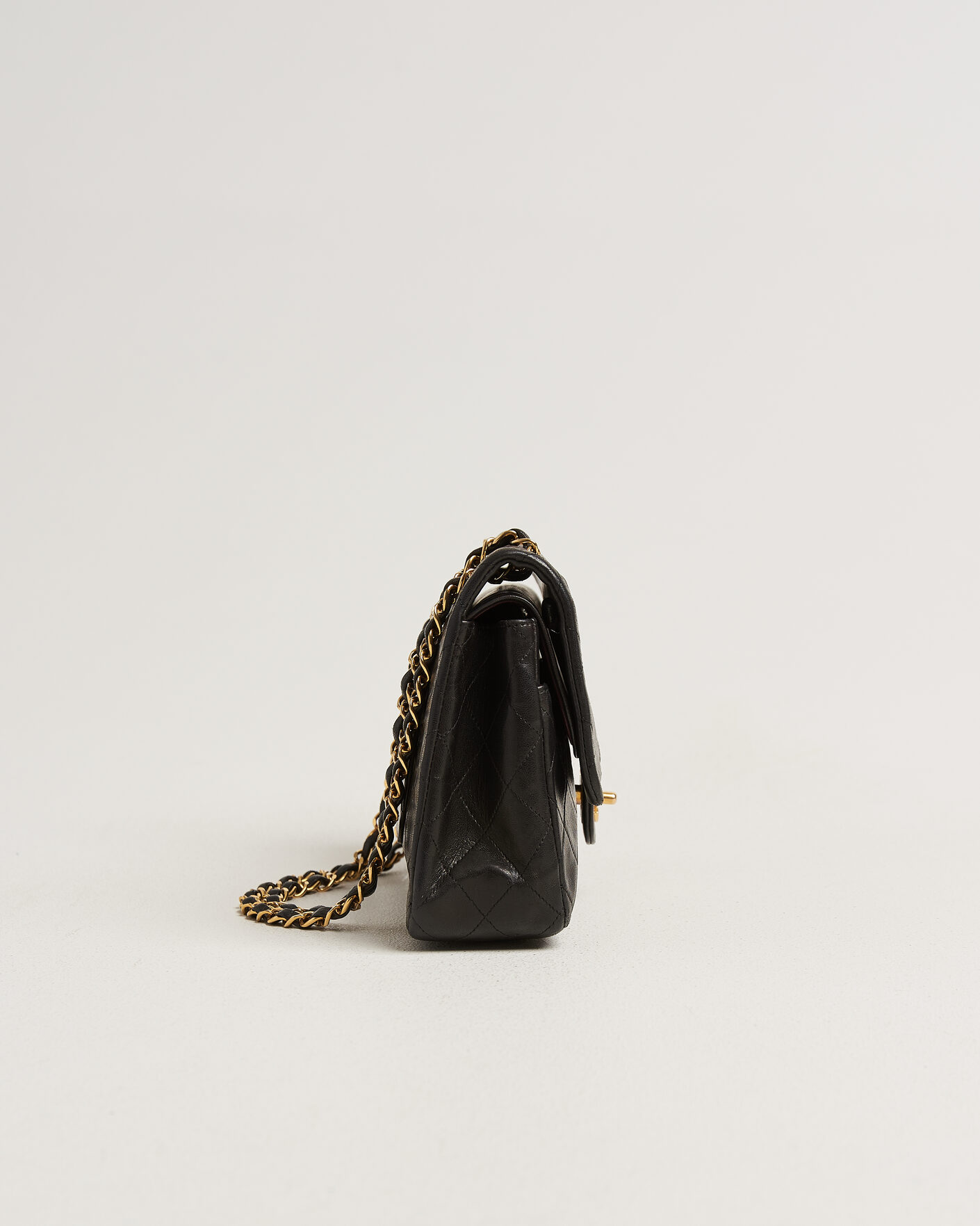 Uomini | Pre-Owned & Vintage Bags | Louis Vuitton Pre-Owned | Chanel Pre-Owned Classic Medium Double Flap Bag Lambskin Black