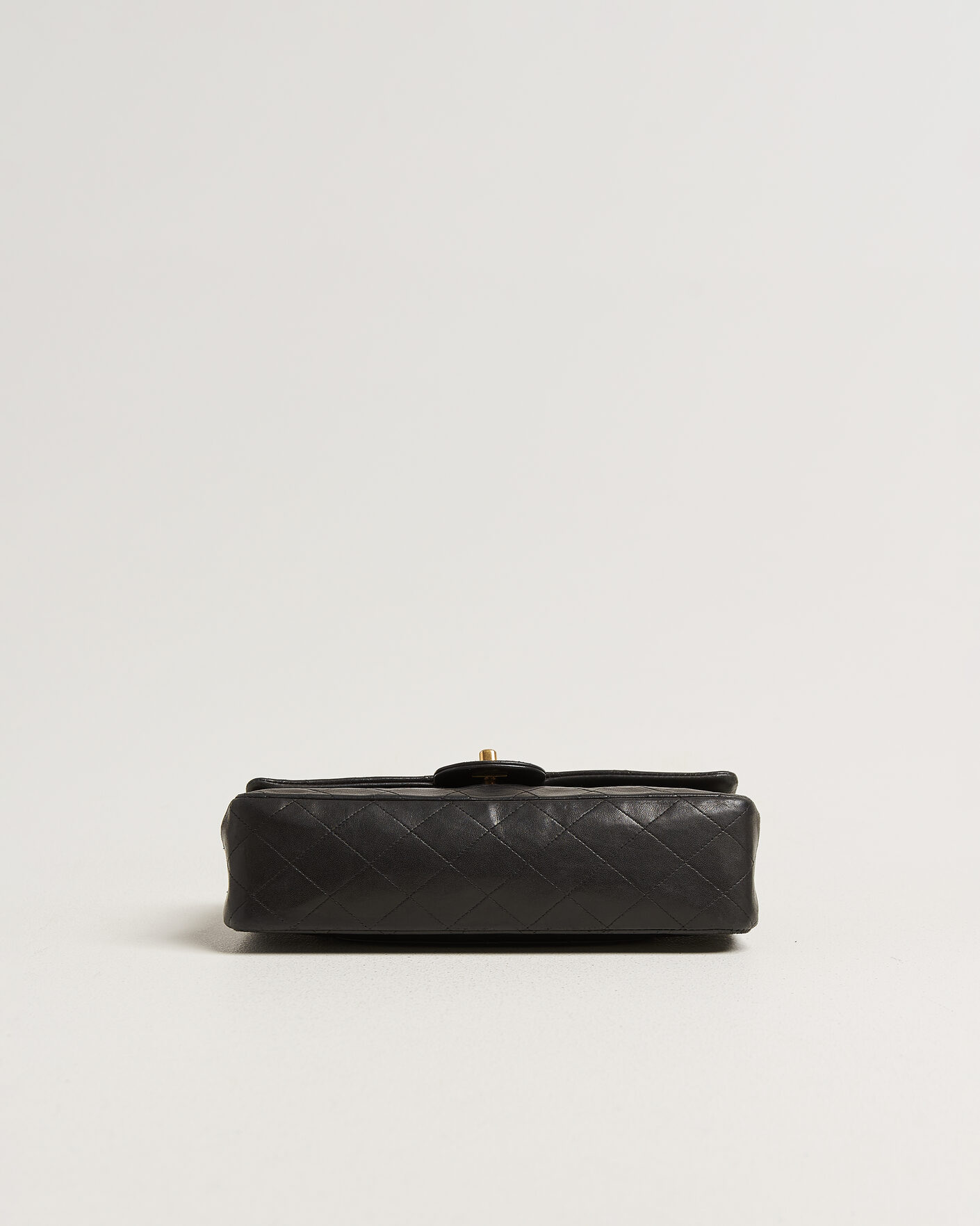 Uomini | Pre-Owned & Vintage Bags | Louis Vuitton Pre-Owned | Chanel Pre-Owned Classic Medium Double Flap Bag Lambskin Black