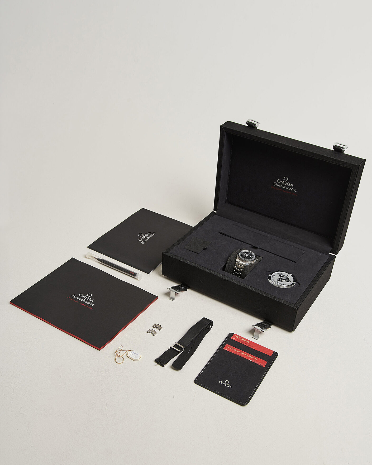Uomini | Pre-Owned & Vintage Watches | Omega Pre-Owned | Speedmaster Professional Sapphire Sandwich