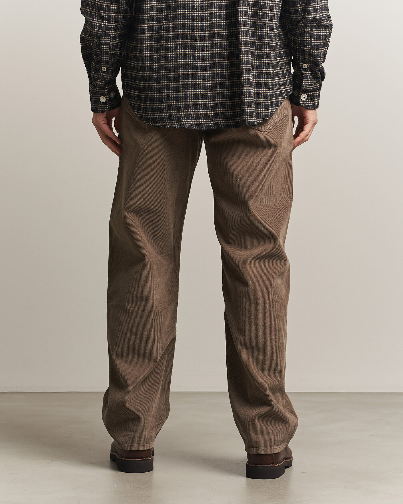 Uomini | Pantaloni | Forét | Moor Relaxed Fit Corduroy Pants Faded Wood