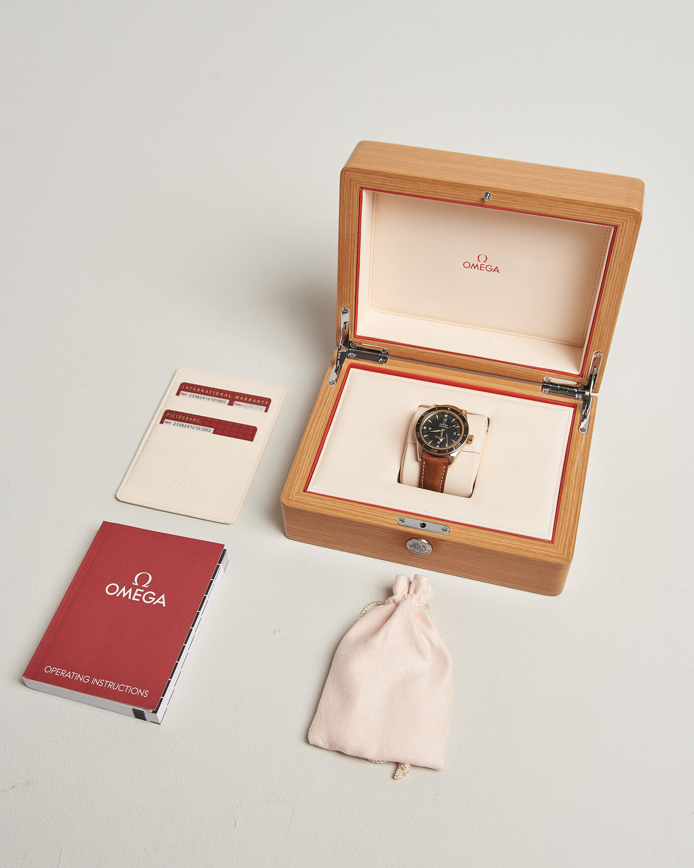 Uomini | Pre-Owned & Vintage Watches | Omega Pre-Owned | Seamaster 300 Master Co-Axial 41 18K