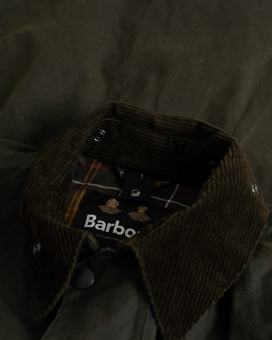 Uomini | Barbour Lifestyle Classic Northumbria Jacket Olive | Pre-owned | Barbour Lifestyle Classic Northumbria Jacket Olive