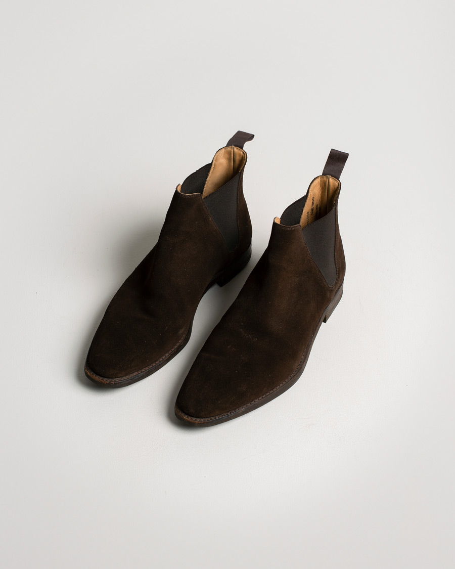 Uomini | Crockett & Jones Chelsea 8 Boot Dark Brown Suede | Pre-owned | Crockett & Jones Chelsea 8 Boot Dark Brown Suede