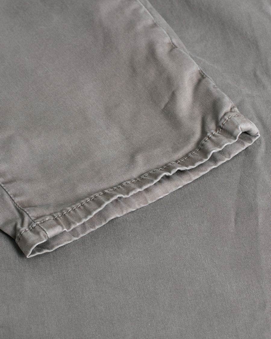 Uomini | Incotex Slim Fit Garment Dyed Washed Chino Grå W33 | Pre-owned | Incotex Slim Fit Garment Dyed Washed Chino Grå W33