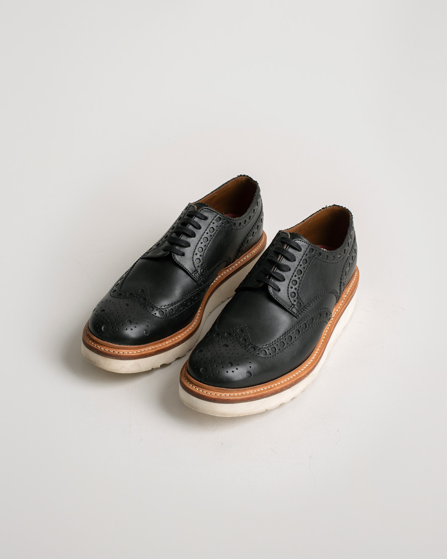 Uomini | Grenson Archie Brogue Derby Wedge Sole Black Calf | Pre-owned | Grenson Archie Brogue Derby Wedge Sole Black Calf