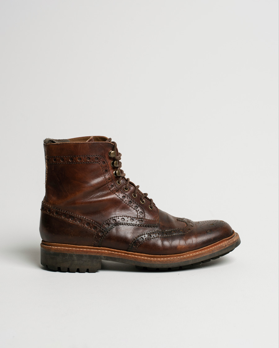 Uomini | Grenson Fred Brogue Boot Commando Sole Brown Calf | Pre-owned | Grenson Fred Brogue Boot Commando Sole Brown Calf
