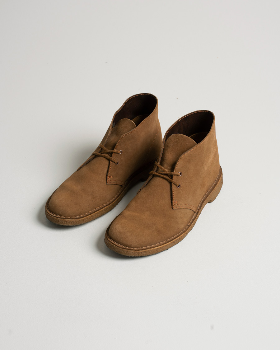 Uomini | Clarks Originals Desert Boot Cola Suede | Pre-owned | Clarks Originals Desert Boot Cola Suede