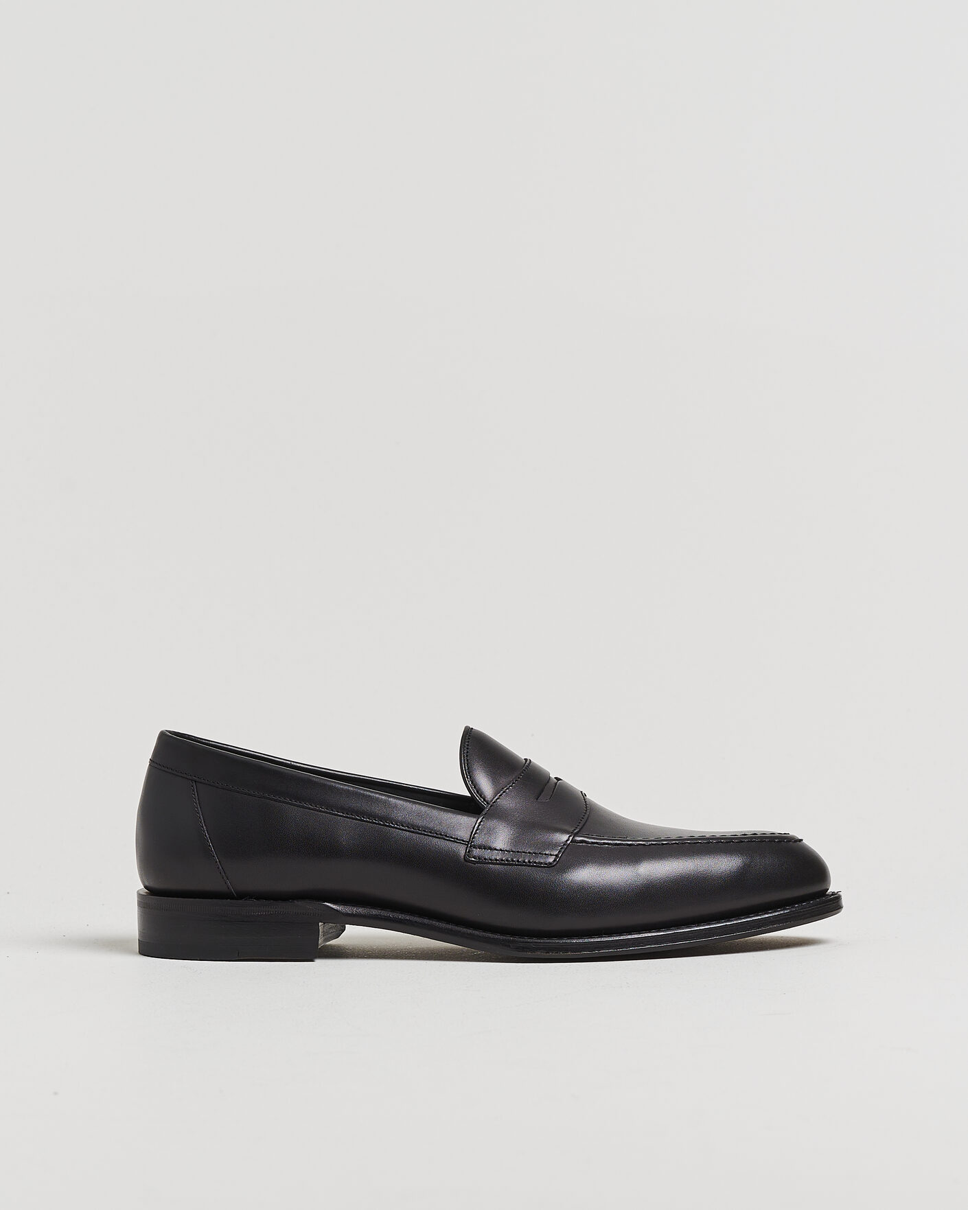 Uomini | Scarpe con cuciture Goodyear Pre-owned | Pre-owned | Loake 1880 Hornbeam Eco Penny Loafer Black Calf UK10 - EU44