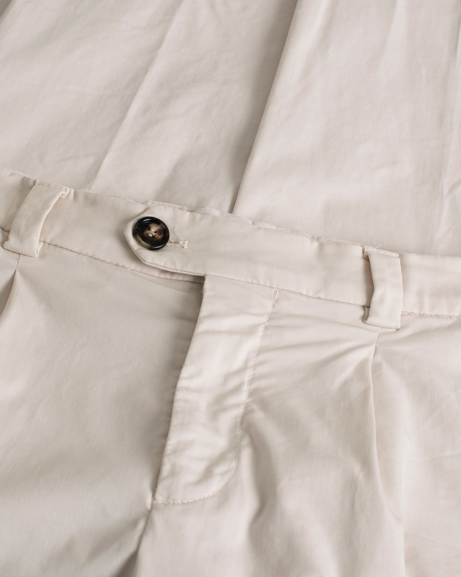 Uomini | Pantaloni | Pre-owned | Brunello Cucinelli Slim Fit Pleated Trousers Off White