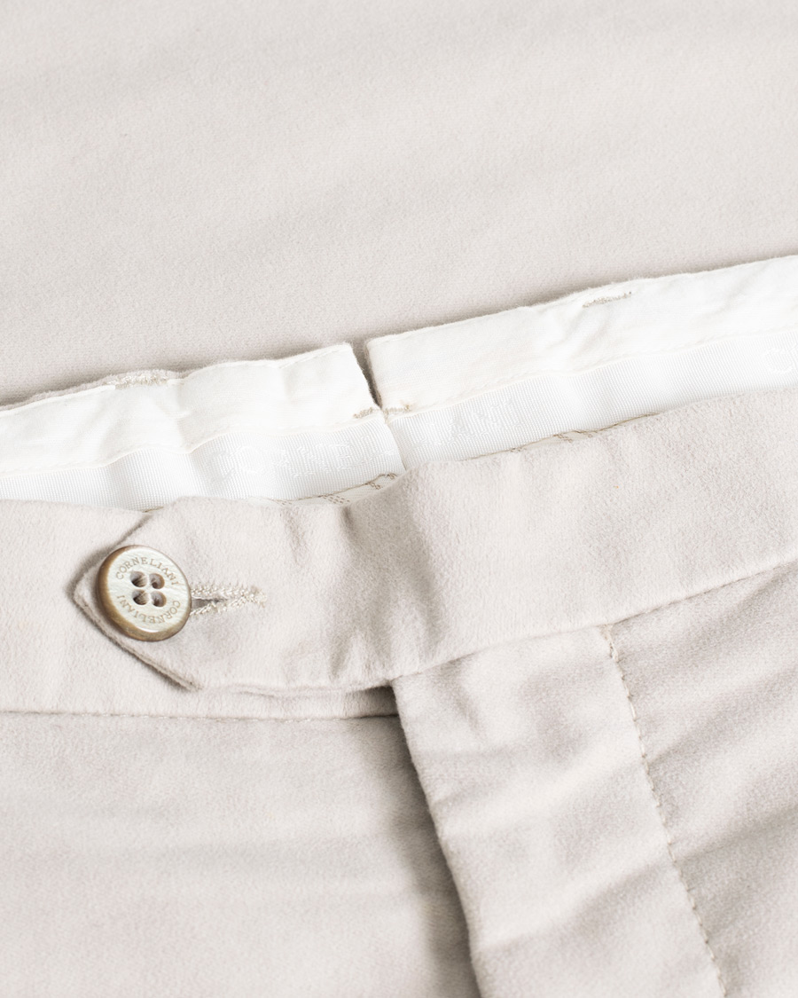 Uomini | Corneliani Worsted Cotton Chinos Beige 56 | Pre-owned | Corneliani Worsted Cotton Chinos Beige 56