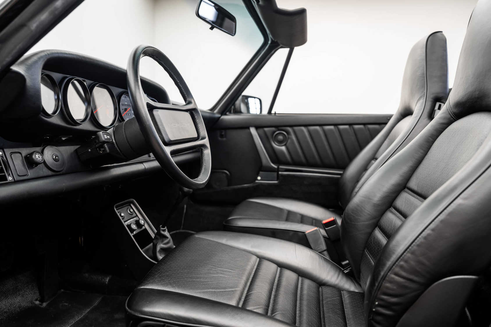 Uomini | | Pre-Owned & Vintage Cars | Porsche 911 Carrera WTL Cab