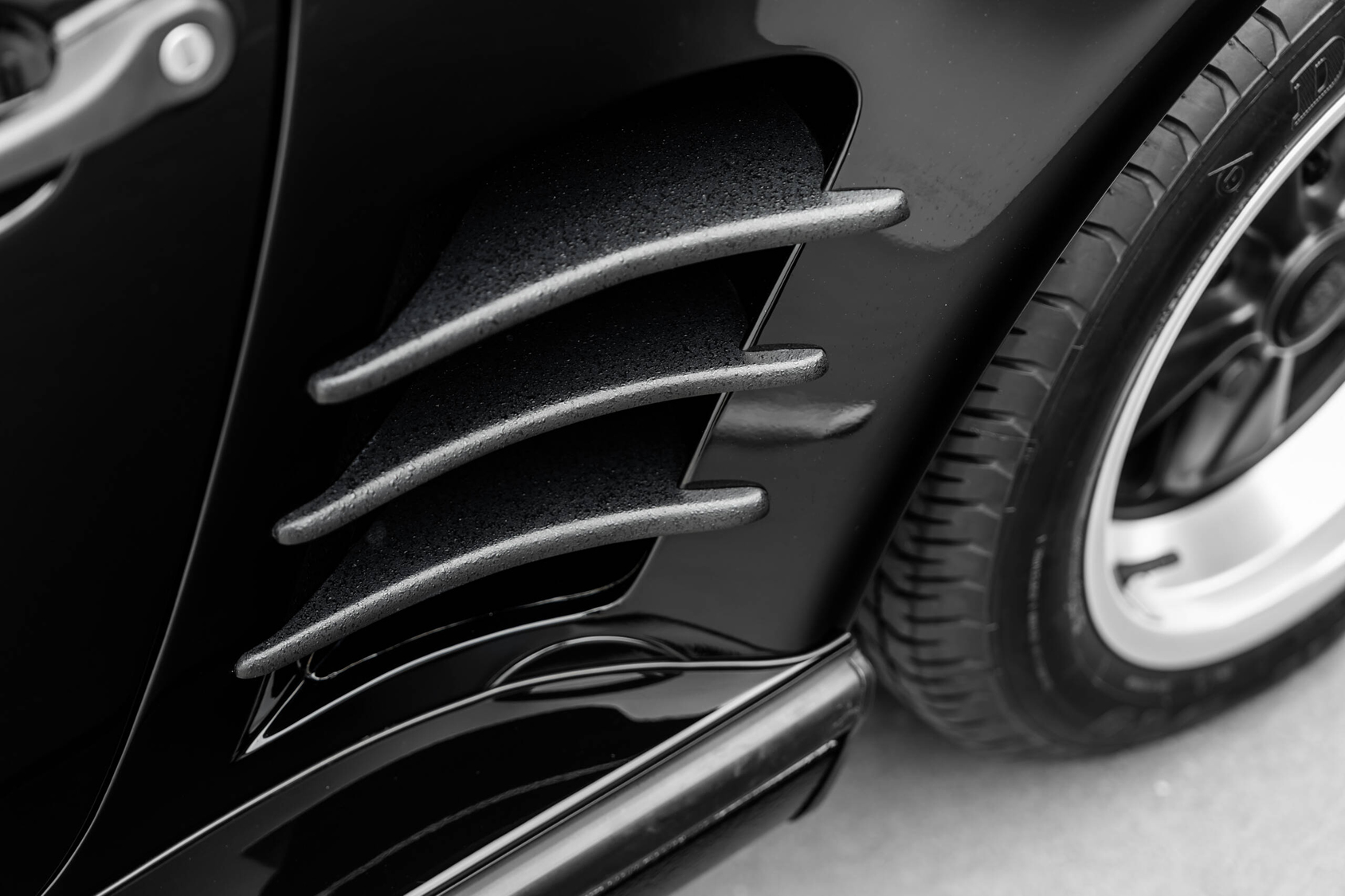 Uomini | | Pre-Owned & Vintage Cars | Porsche 911 Carrera WTL Cab