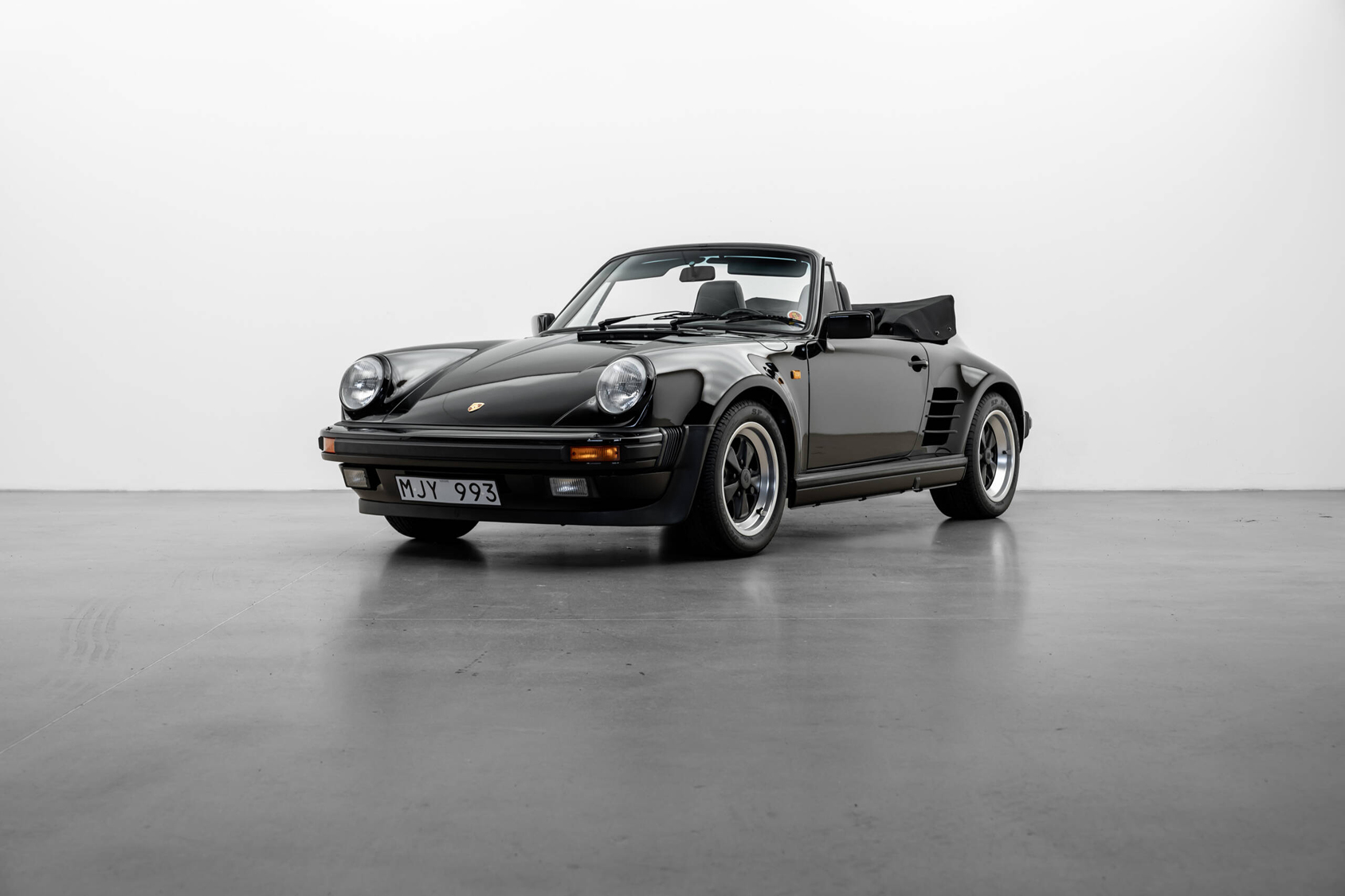 Uomini | | Pre-Owned & Vintage Cars | Porsche 911 Carrera WTL Cab ***SOLD***
