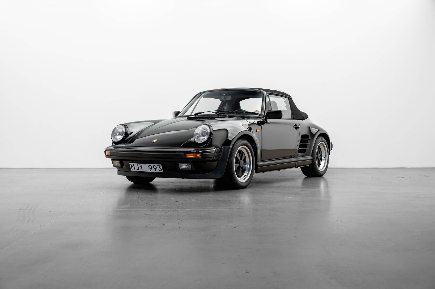 Uomini | | Pre-Owned & Vintage Cars | Porsche 911 Carrera WTL Cab ***SOLD***