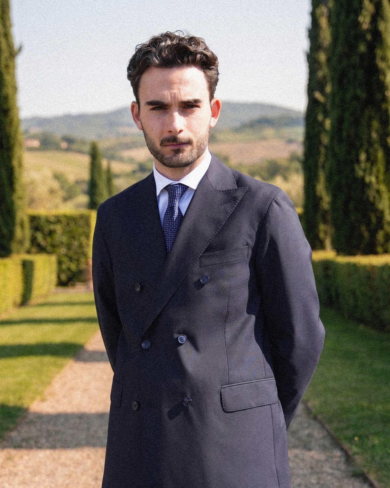 Il dress code: abito scuro